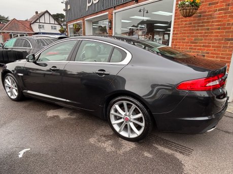 Jaguar XF 3.0d V6 Premium Luxury Saloon 4dr Diesel Auto Euro 5 (s/s) (240 ps) 13