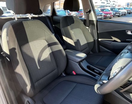 Hyundai KONA 1.6 Kona SE Connect GDi HEV Semi-Auto 5dr 61