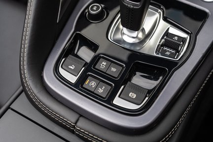 Jaguar F-Type R-Dynamic Black 30