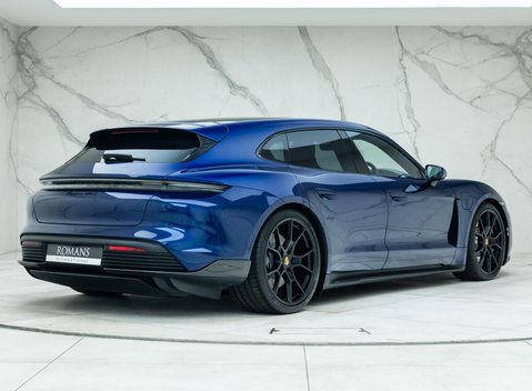 Porsche Taycan GTS Sport Turismo 3