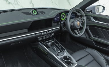 Porsche 911 Turbo S CABRIOLET (992) 15