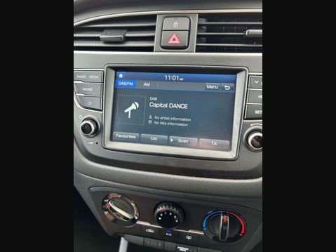 Hyundai i20 1.2 SE Launch Edition Hatchback 5dr Petrol Manual Euro 6 (s/s) (84 ps) BLUE 39