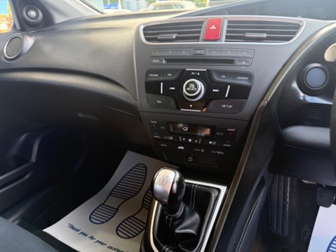 Honda Civic 1.8 i-VTEC SE Plus Tourer Euro 5 (s/s) 5dr 25