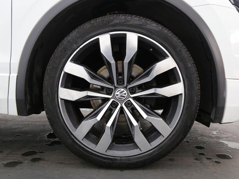 Volkswagen Tiguan 2.0 TDI BlueMotion Tech R-Line DSG Euro 6 (s/s) 5dr 27