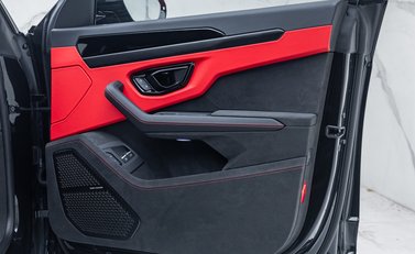 Lamborghini Urus SE 36