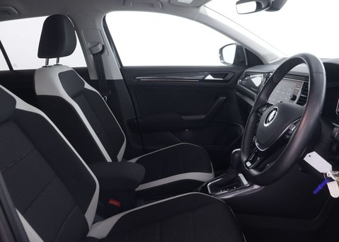 Volkswagen T-Roc 1.5 T-Roc SEL TSi Evo Semi-Auto 5dr 42