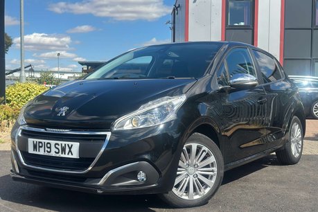 Peugeot 208 1.2 PureTech Signature Hatchback 5dr Petrol Manual Euro 6 (s/s) (82 ps) 3