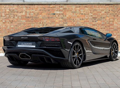 Lamborghini Aventador S LP740-4 10