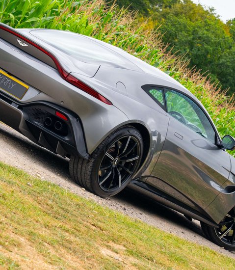 Aston Martin Vantage V8 1