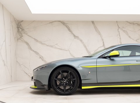 Aston Martin Vantage GT8 30
