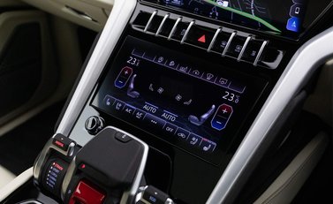 Lamborghini Urus V8 16