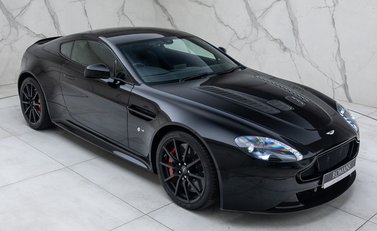 Aston Martin V12 Vantage S 11