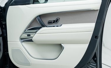 Land Rover Range Rover P510e First Edition 28