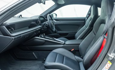 Porsche 911 Carrera 4S 16