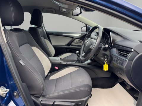 Toyota Avensis 1.6 D-4D Business Edition Euro 6 (s/s) 4dr 11