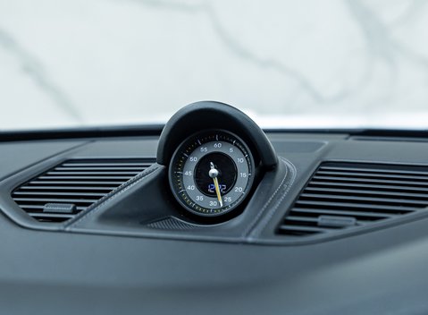 Porsche 911 GT3 TOURING (992) 26