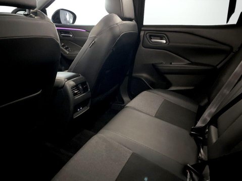 Nissan Qashqai 1.3 DIG-T MHEV N-Connecta SUV 5dr Petrol Hybrid XTRON Euro 6 (s/s) (158 ps) 19