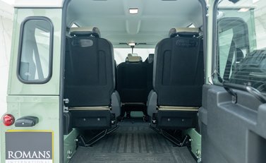 Land Rover Defender 110 HERITAGE 36