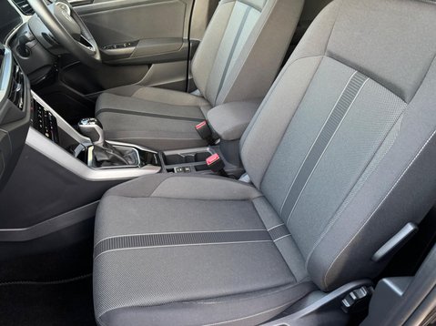 Volkswagen T-Roc LIFE TSI DSG 27