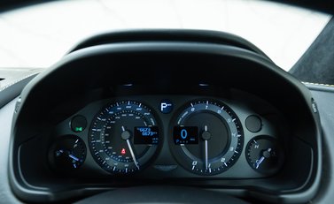 Aston Martin Vanquish S 18