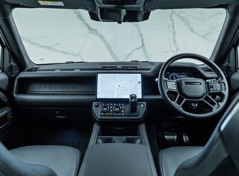 Land Rover Defender 110 OCTA Black 21