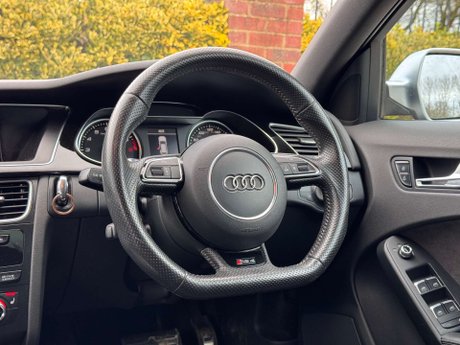 Audi RS4 4.2 RS 4 FSI Quattro Auto 4WD 5dr 30