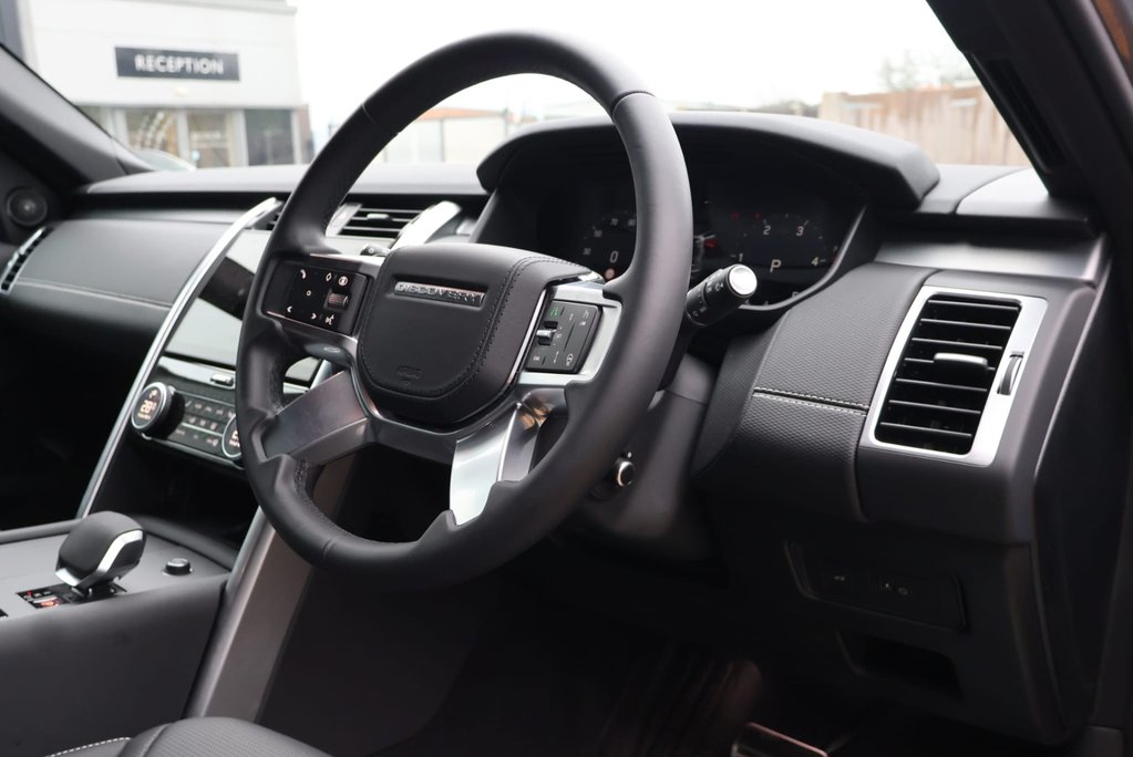 Land Rover Discovery DEMO MODEL COMMERCIAL DYNAMIC HSE WITH GENUINE REAR SEATS STYLED BY SEEKER  11