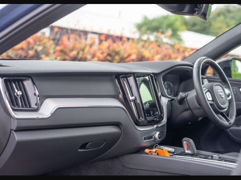 Volvo XC60 2.0 XC60 R-Design T6 Recharge AWD Auto 4WD 5dr 31