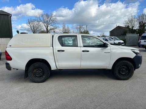 Toyota Hilux ACTIVE 4WD D-4D DCB 2