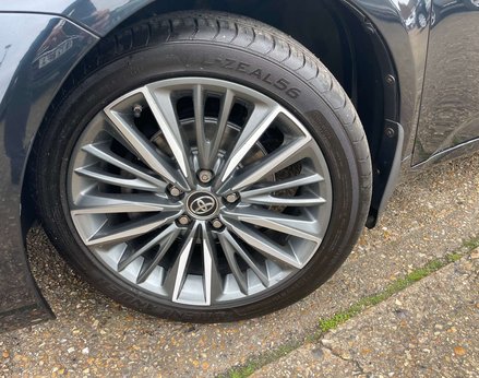 Toyota Avensis 1.8 Avensis Excel Valvematic CVT 5dr 3