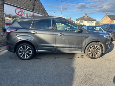 Ford Kuga ST-LINE 6