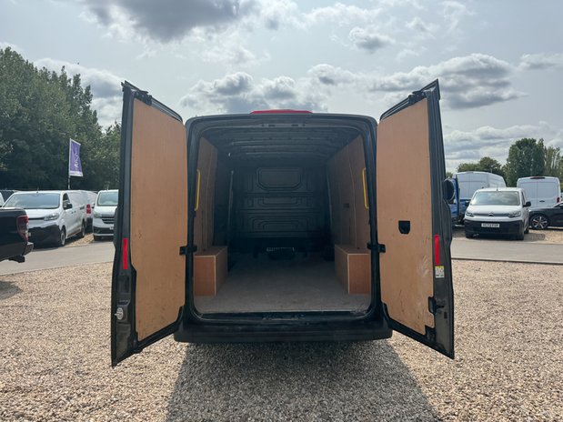 Volkswagen Crafter MWB L2H2 Low Roof Commerce Plus Air Con Sensors EURO 6 8