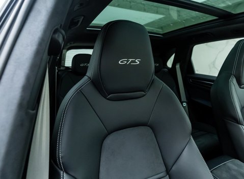 Porsche Cayenne GTS 12