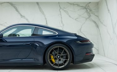 Porsche 911 GT3 TOURING (992) 33