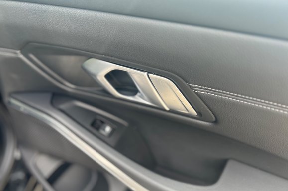 BMW 3 Series 318D SPORT 33