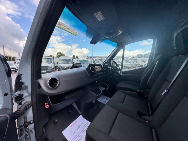 Mercedes-Benz Sprinter AUTO MWB L2H2 High Roof 315 Pro Air Con Camera EURO 6 12
