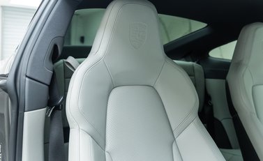 Porsche 911 Carrera S (992) 12