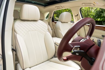 Bentley Bentayga V8 24