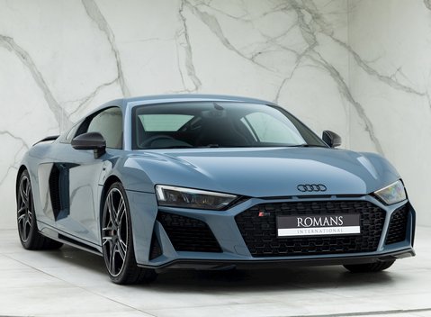 Audi R8 V10 Performance Carbon Black 1