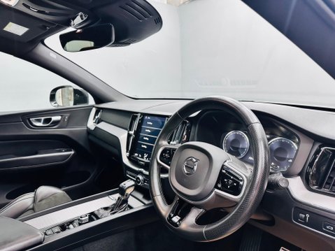 Volvo XC60 2.0 D4 R-Design Auto AWD Euro 6 (s/s) 5dr 17