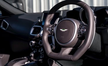 Aston Martin V8 Vantage 11