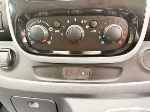 Renault Trafic 1.6 dCi ENERGY 27 Sport Nav Panel Van 5dr Diesel Manual SWB Standard Roof E 34