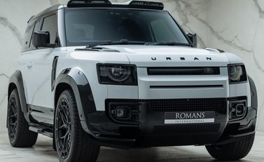 Land Rover Defender 90 V8 P525 URBAN 9