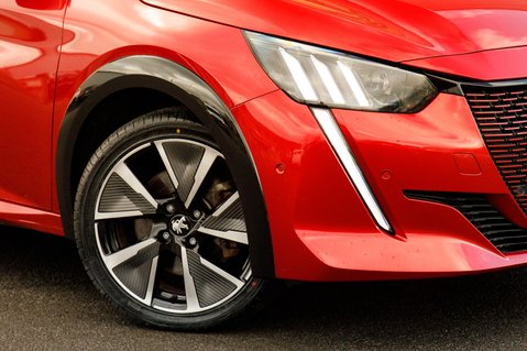 Peugeot 208 GT PREMIUM 13