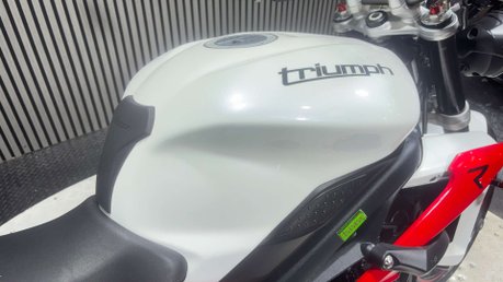 Triumph Street Triple R 2013 13K EXCELLENT CONDITION NEW MOT 675CC TRIPLE 39