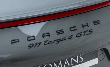 Porsche 911 Targa 4 GTS (991.2) 36