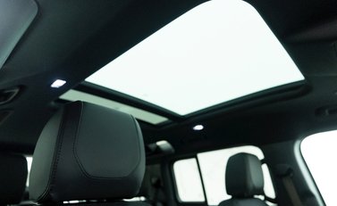 Land Rover Defender 110 X-Dynamic S D300 MHEV 11