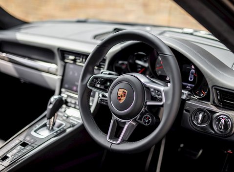 Porsche 911 (991.2) Carrera 4S 11
