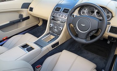 Aston Martin V8 Vantage Roadster 9