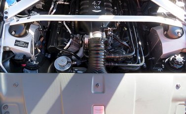 Aston Martin V12 Vantage Carbon Black Edition 4